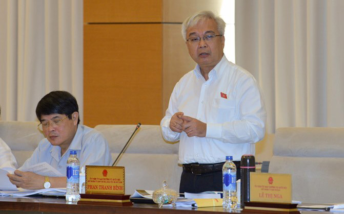 Chủ nhiệm Uỷ ban Văn hoá - Giáo dục - Thanh thiếu niên và nhi đồng Phan Thanh Bình phát biểu tại phiên họp của Uỷ ban Thường vụ Quốc hội.<br>