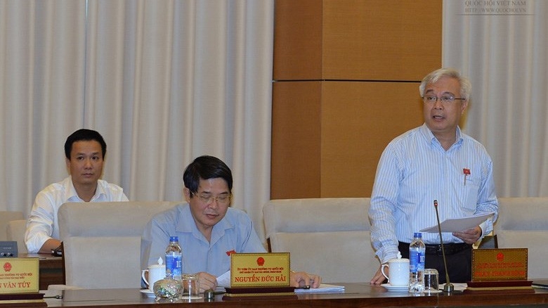 Chủ nhiệm Uỷ ban Văn hoá giáo dục thanh thiếu niên và nhi đồng của Quốc hội Phan Thanh Bình nêu một số vấn đề còn có ý kiến khác nhau