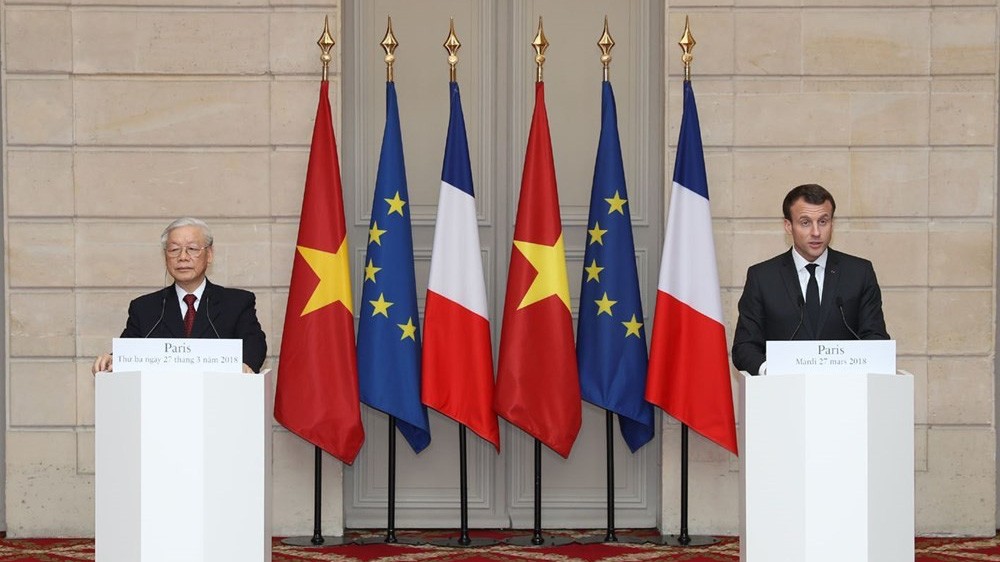 Tổng bí thư Nguyễn Phú Trọng và Tổng thống Pháp Emmanuel Macron gặp gỡ báo chí. 
