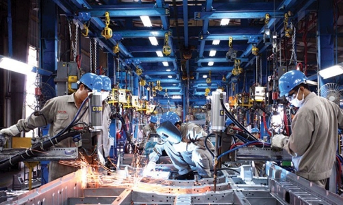 Nhiều “điểm nghẽn” kéo lùi năng suất lao động