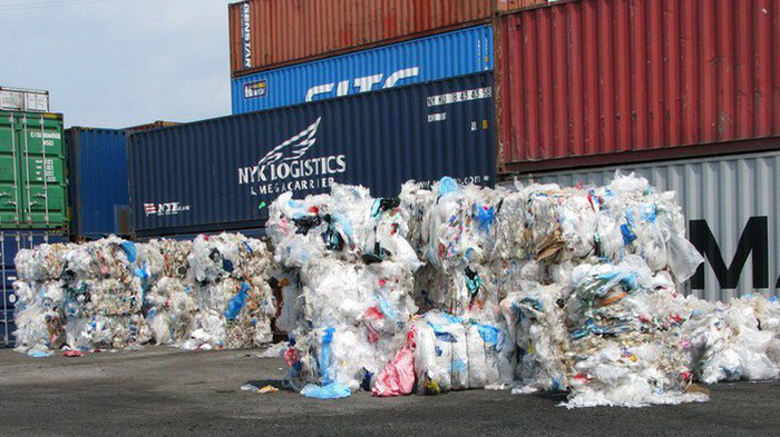 Việc tạm dừng có thời hạn này giúp Việt Nam tránh bị mượn "quá cảnh" trong xuất xứ hàng hoá.