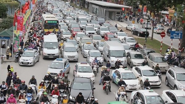 Bộ Tài chính đang thúc giục các bộ ngành lập đề án thu phí khí thải. 