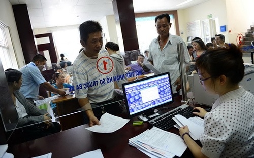 Xe máy của tổ chức, cá nhân ở các thành phố trực thuộc Trung ương; thành
 phố thuộc tỉnh; thị xã nơi UBND tỉnh đóng trụ sở nộp lệ phí trước bạ 
lần đầu với mức là 5%, thay vì 2% như quy định chung.<br>