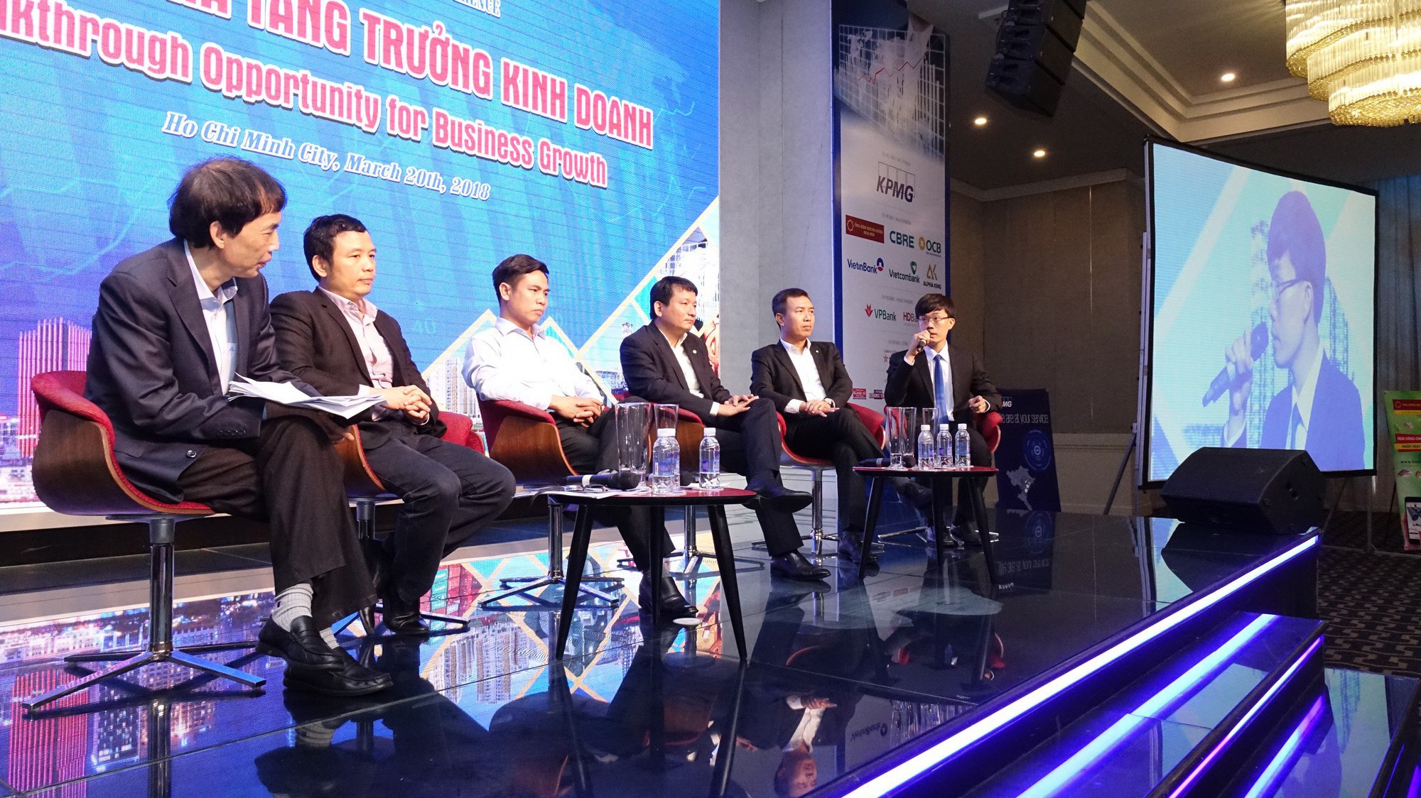 Phiên thảo luận về nhận diện cơ hội đầu tư và kinh doanh tại Hội thảo Kinh tế Việt Nam 2018 - Ảnh: Việt Tuấn 