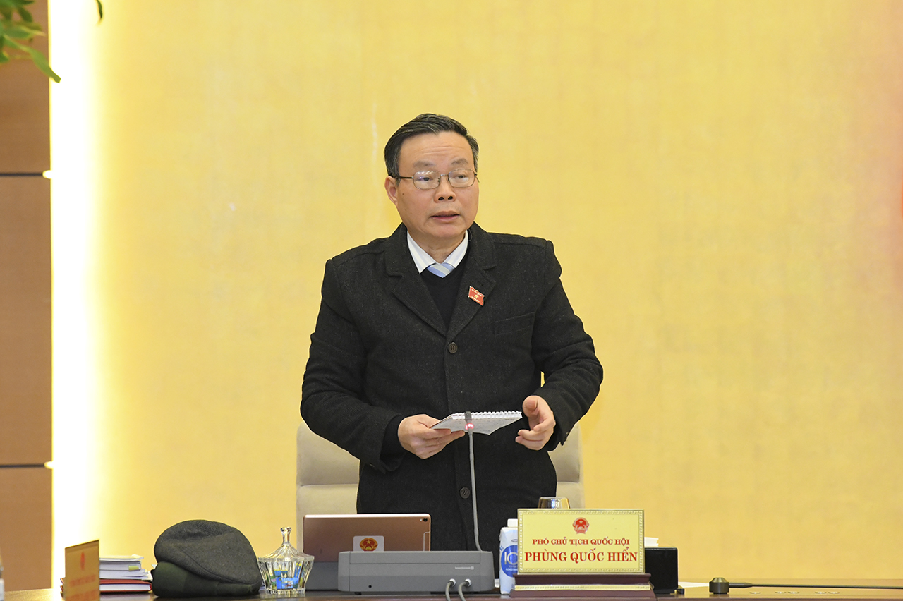 Phó Chủ tịch Quốc hội Phùng Quốc Hiển phát biểu tại Phiên họp - Ảnh: Quochoi.vn