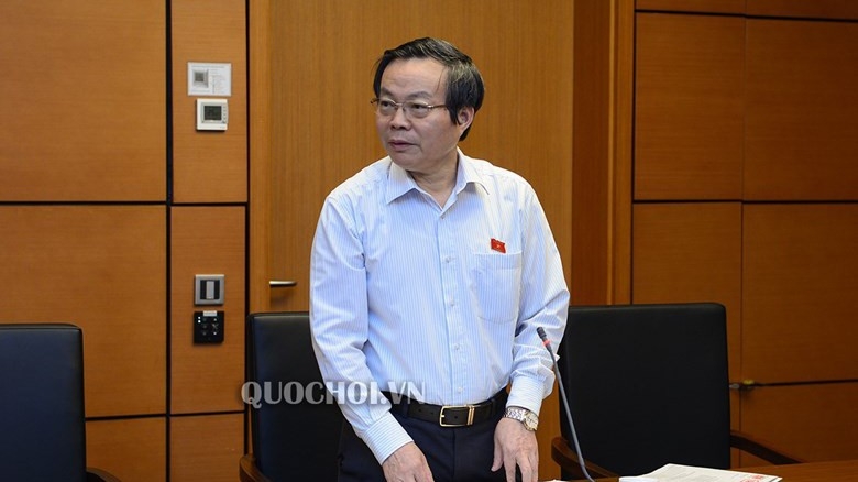 Phó chủ tịch Quốc hội Phùng Quốc Hiển điều hành phiên thảo luận 