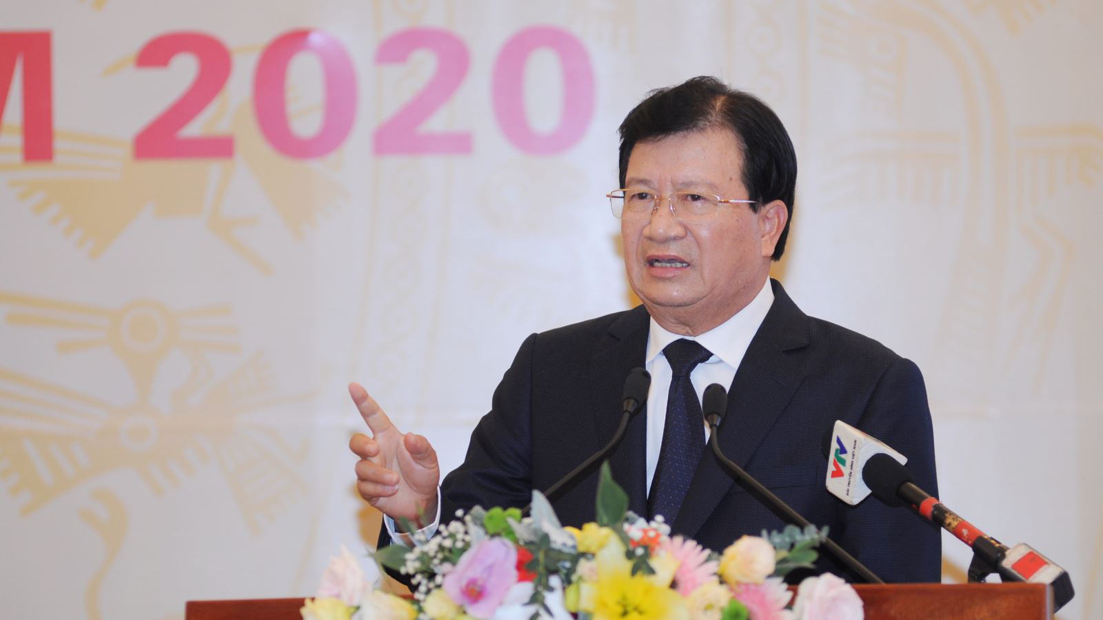 Phó thủ tướng Trịnh Đình Dũng phát biểu tại Hội nghị Tổng kết công tác năm 2019 và triển khai kế hoạch năm 2020 của ngành giao thông vận tải.