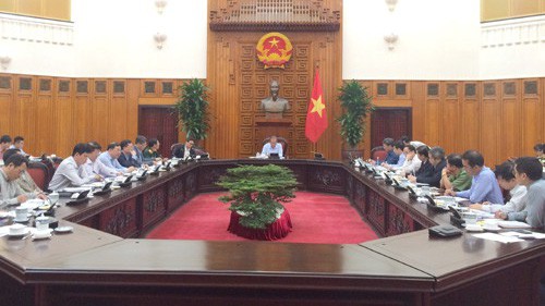 Phó thủ tướng Thường trực Chính phủ Trương Hòa Bình chủ trì cuộc họp với lãnh đạo một số bộ, ngành, địa phương về vụ việc 39 người tử vong tại Anh - Ảnh: VGP 