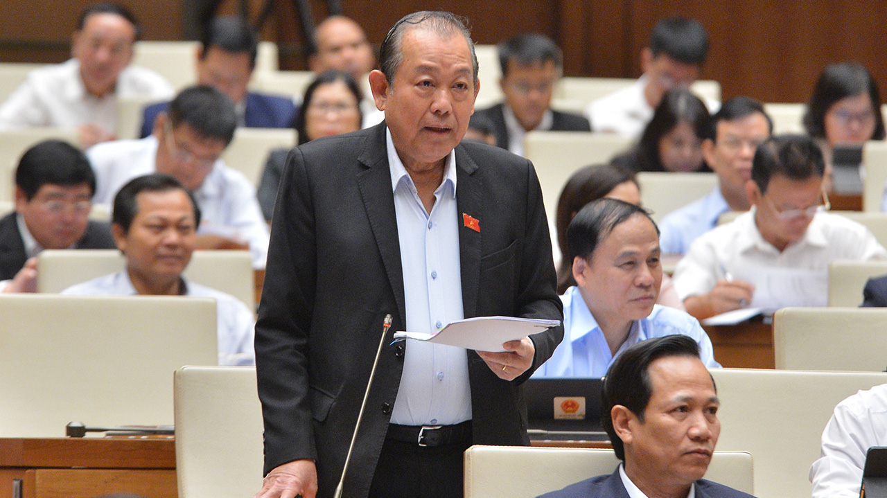 Phó Thủ tướng Thường trực Chính phủ Trương Hòa Bình trả lời chất vấn của các đại biểu Quốc hội - Ảnh: Quochoi.vn