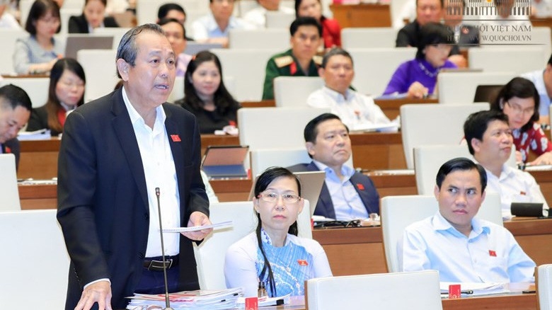 Phó thủ tướng Trương Hoà Bình đề nghị các vị đại biểu dừng tranh luận về vụ nghi phân bón giả của công ty Thuận Phong