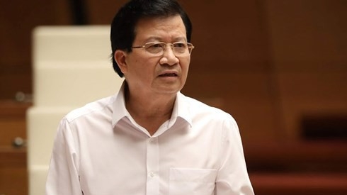 Phó thủ tướng Trịnh Đình Dũng báo cáo giải trình trước Quốc hội.