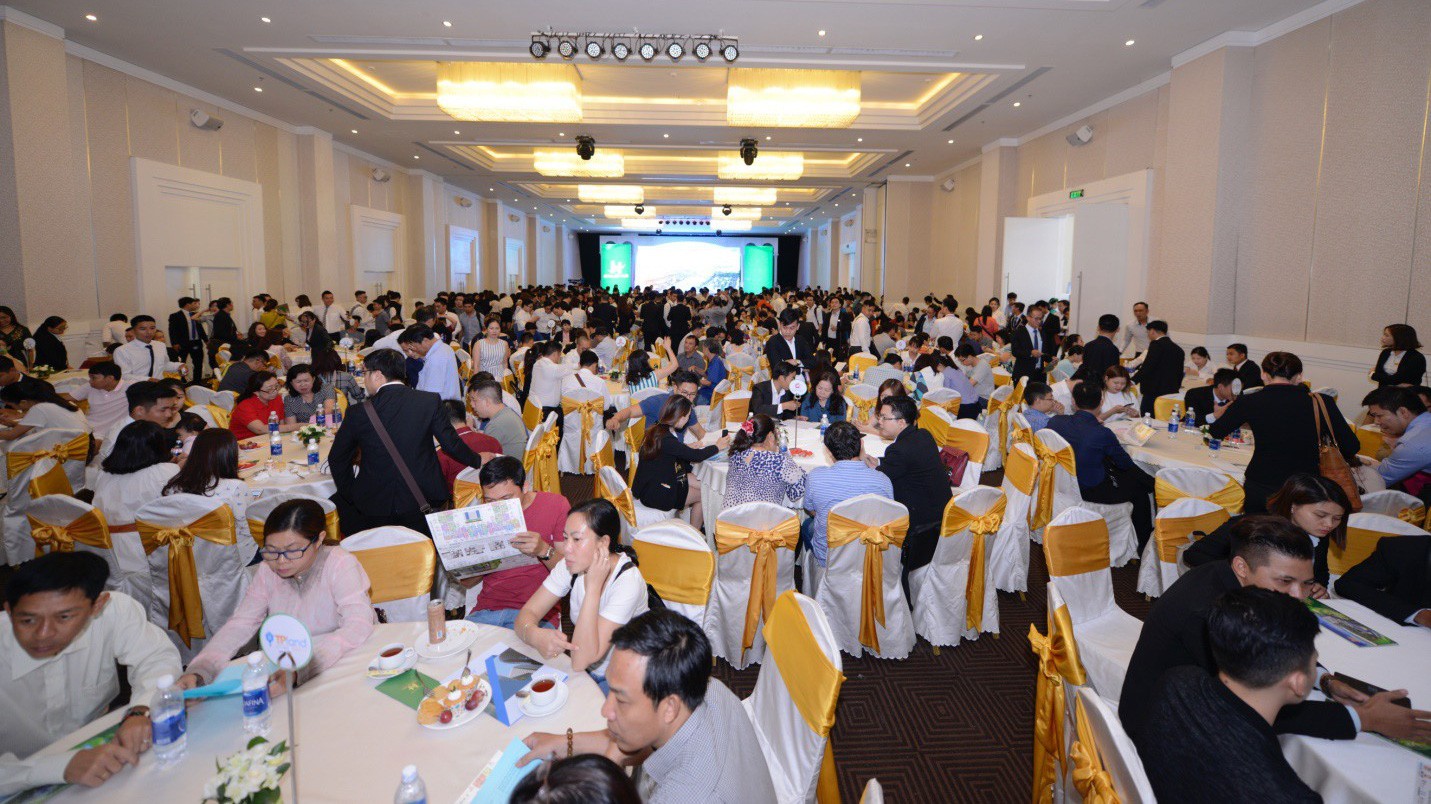 Cận cảnh sự quan tâm của khách hàng với dự án Green Star Sky Garden. 