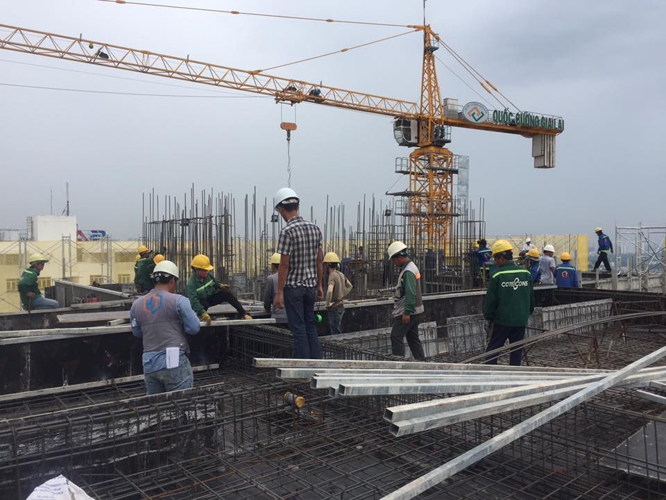 Dự án có trung tâm thương mại lớn nhất quận 8 chính thức cất nóc - Ảnh 1.