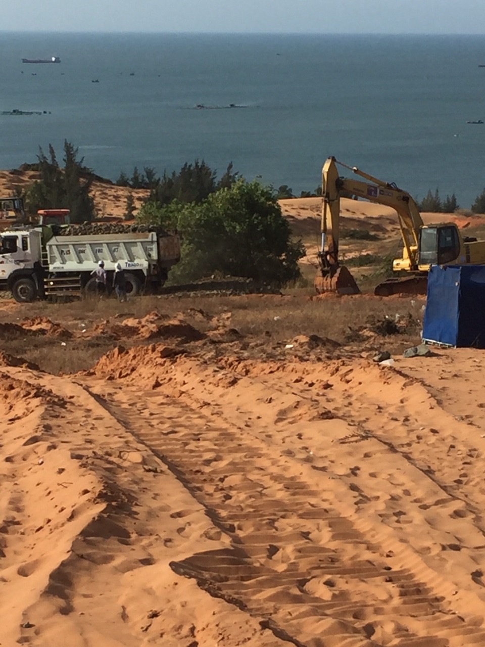 Cận cảnh công trường thi công dự án biệt thự biển giá 4 tỷ tại Phan Thiết - Ảnh 1.