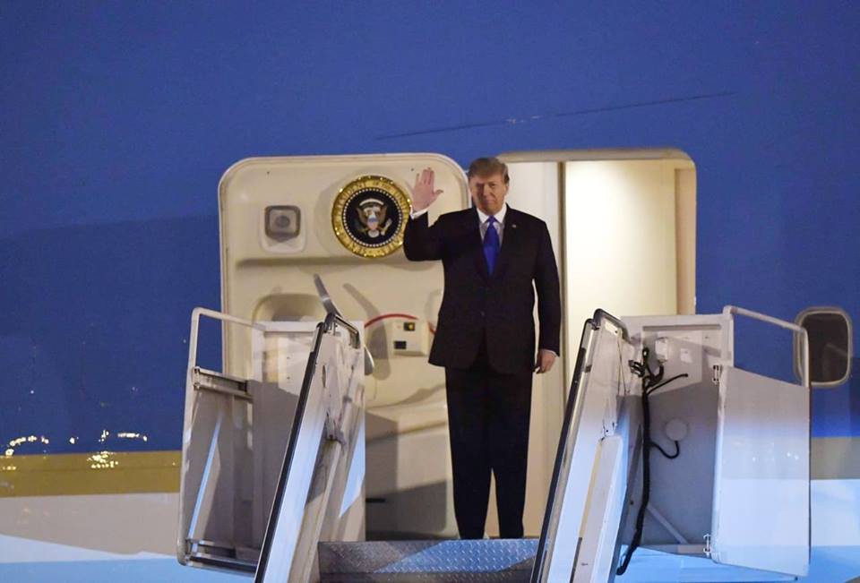 Tổng thống Mỹ Donald Trump đến Hà Nội - Ảnh 1.