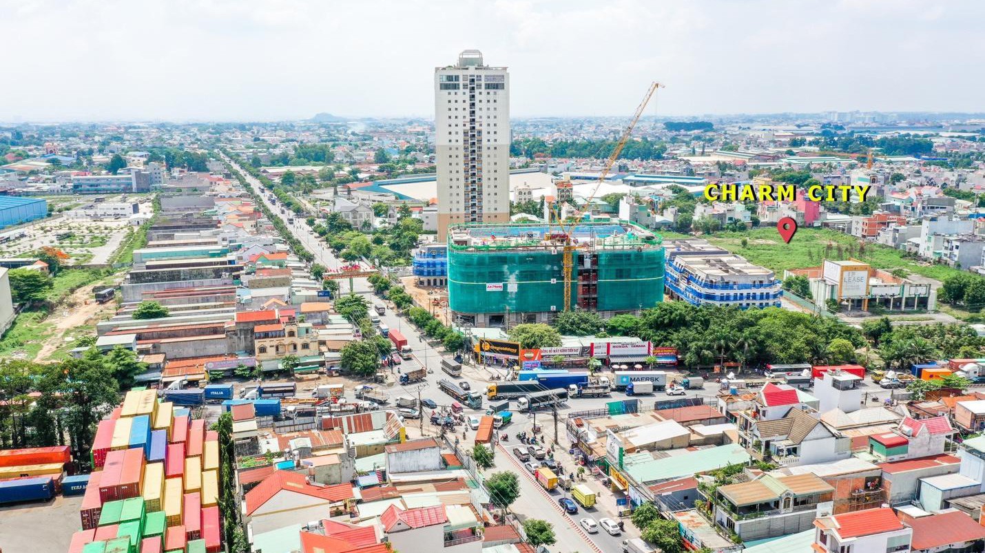 Trong 1-2 tháng tới, Vincom Plaza đầu tiên của Dĩ An, nằm trong khuôn viên khu phức hợp Charm City sẽ được khai trương.