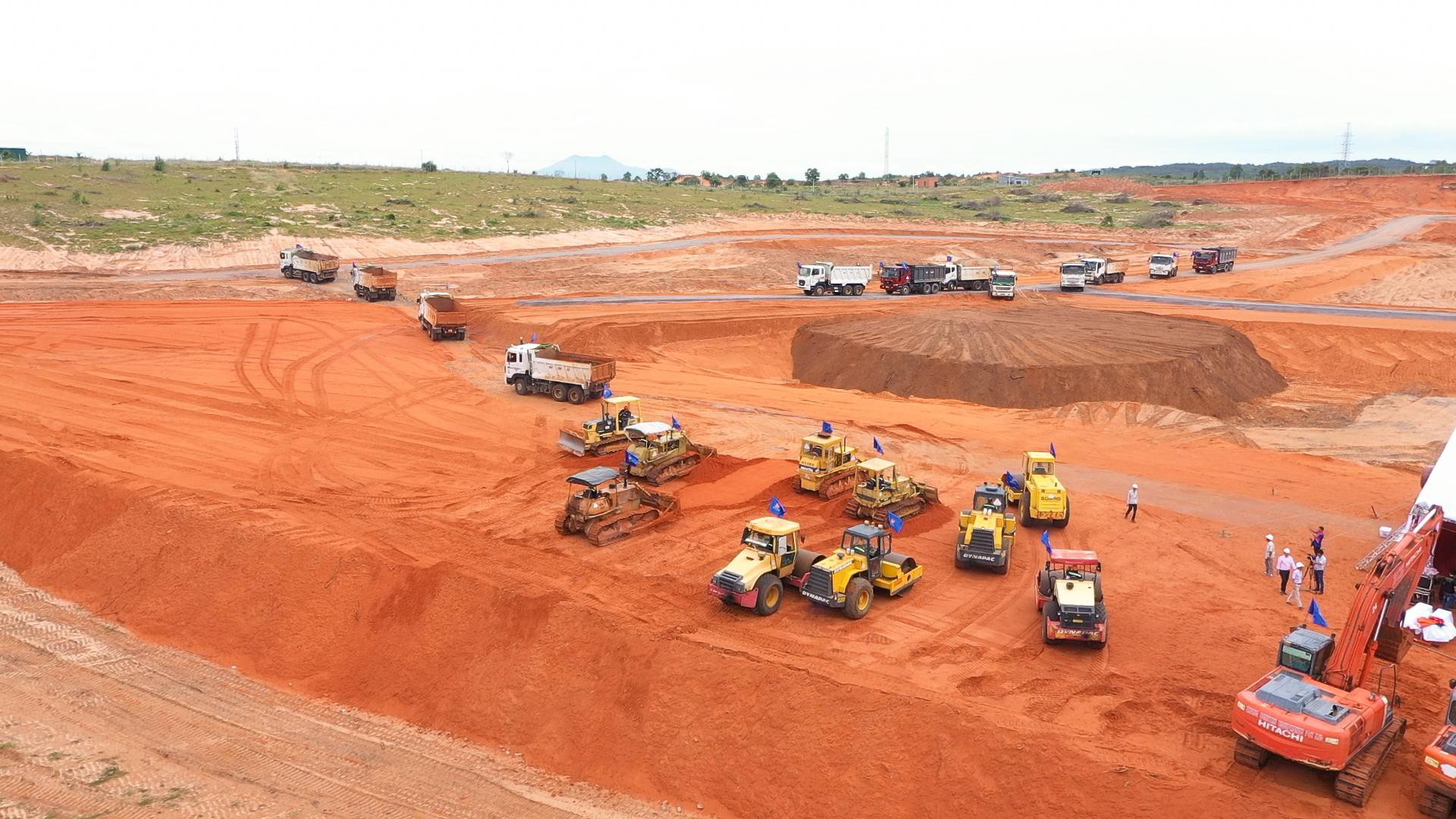 Chính thức khởi công tổ hợp giải trí đầu tiên của Phan Thiết - Ảnh 2.