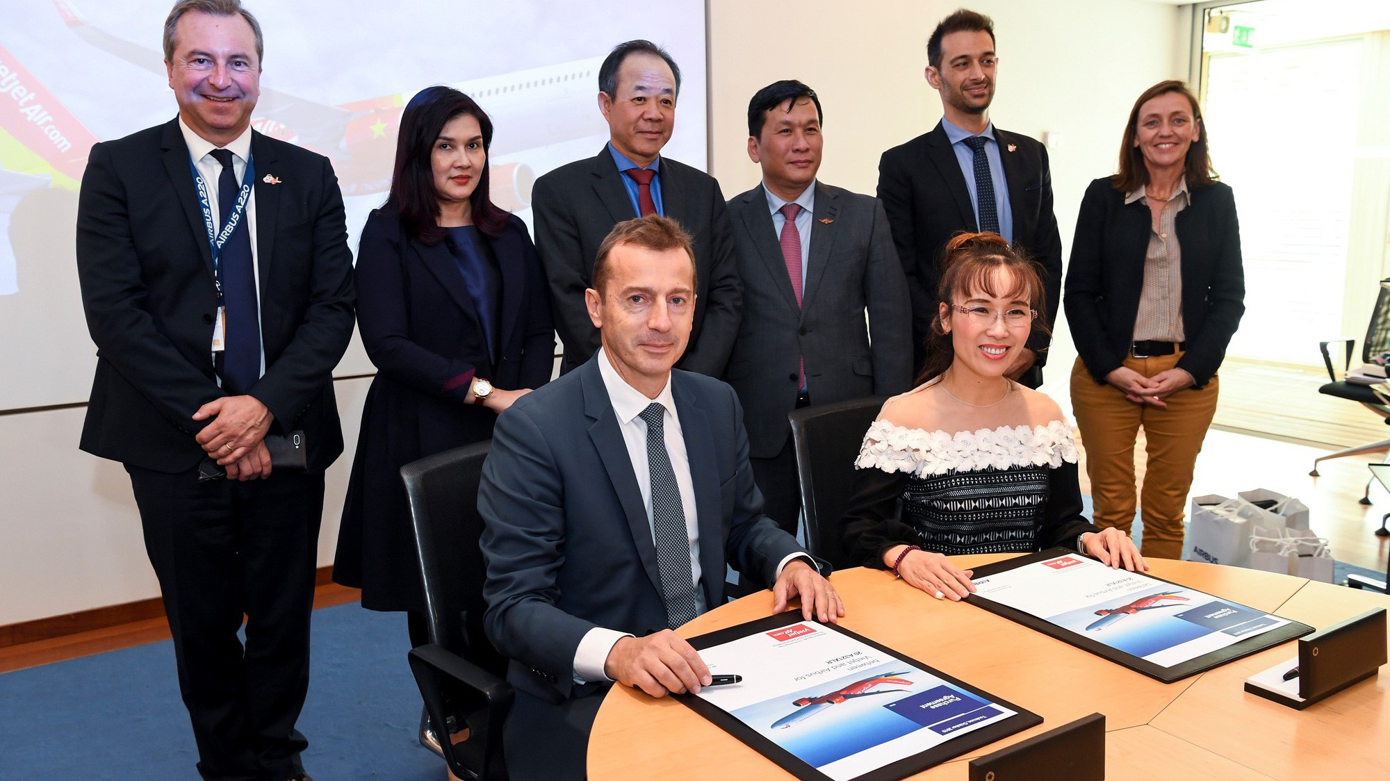 Hai bên còn ký kết đầu tư thêm 2 buồng lái mô phỏng huấn luyện tàu bay dòng A320/A321.