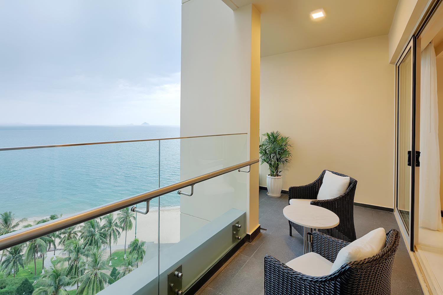 “Mục sở thị” căn hộ nghỉ dưỡng sang trọng bậc nhất Nha Trang - Ảnh 4.