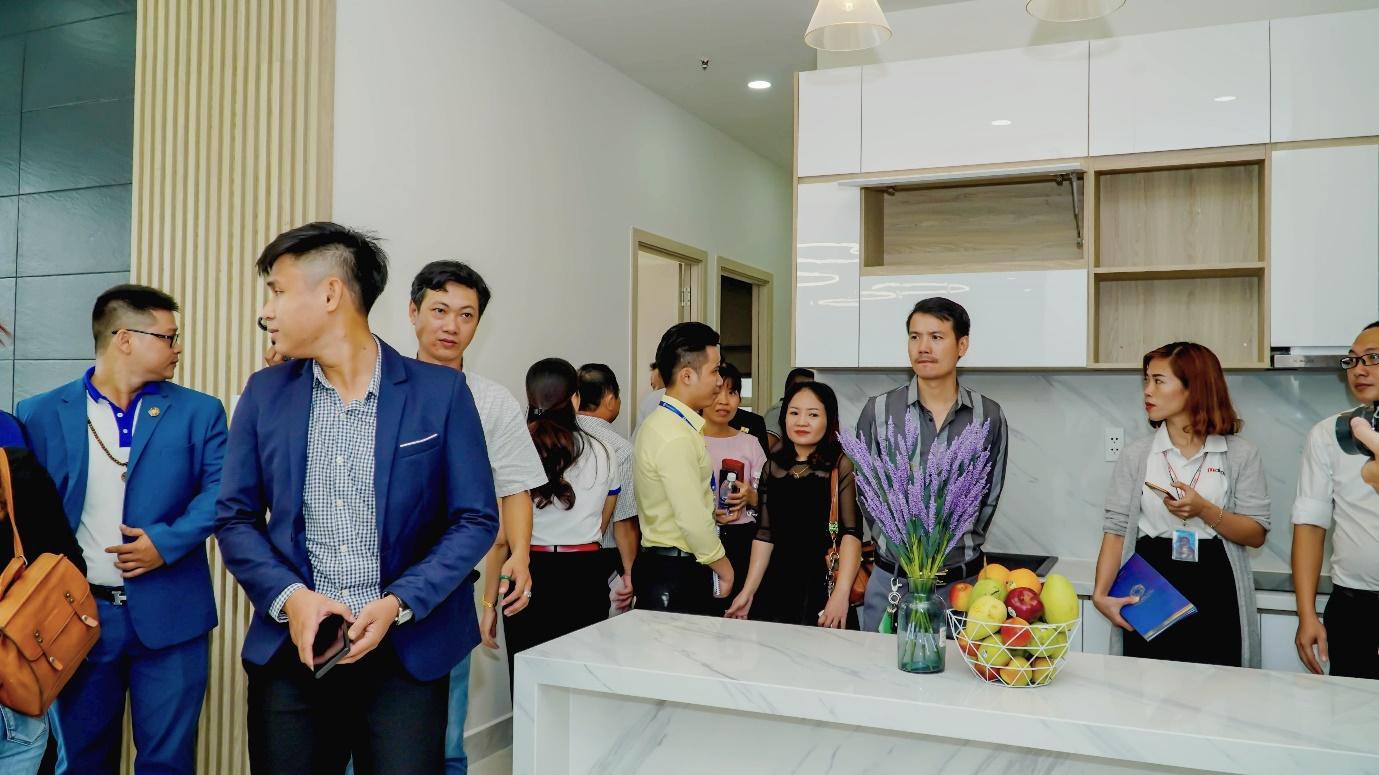 Cận cảnh sức hút lễ khai trương nhà mẫu căn hộ Charm City với Vincom Plaza trong khuôn viên - Ảnh 5.