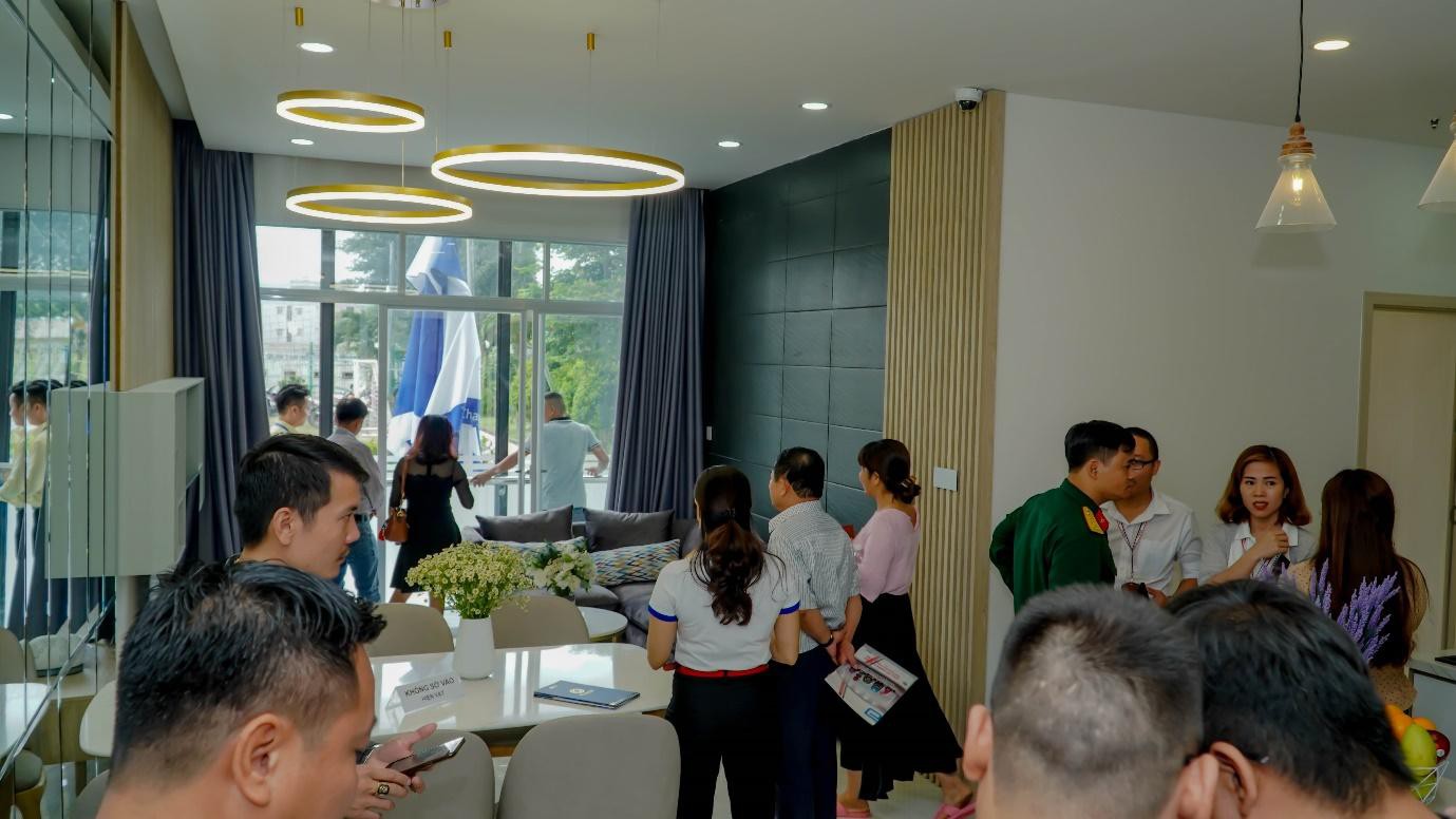 Cận cảnh sức hút lễ khai trương nhà mẫu căn hộ Charm City với Vincom Plaza trong khuôn viên - Ảnh 6.