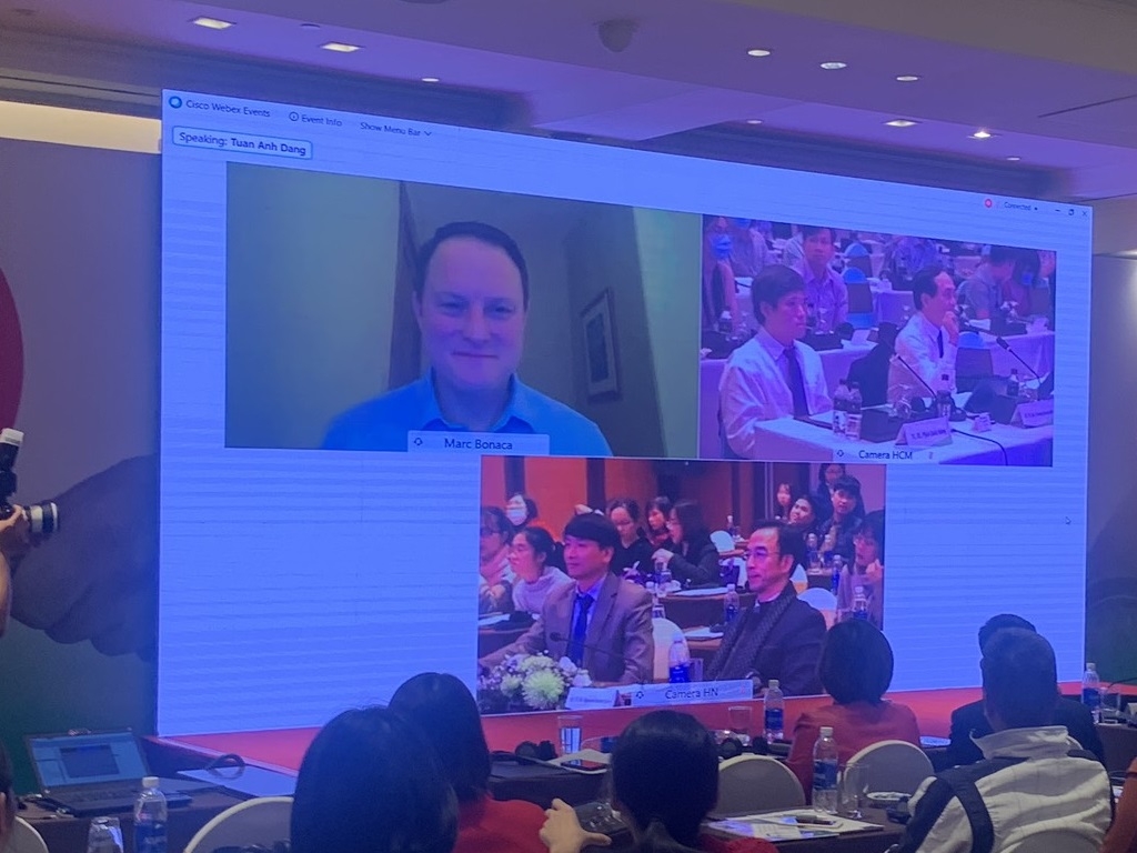 Phiên thảo luận và hỏi đáp với chuyên gia về giải pháp mới trong điều trị bệnh động mạch ngoại biên.