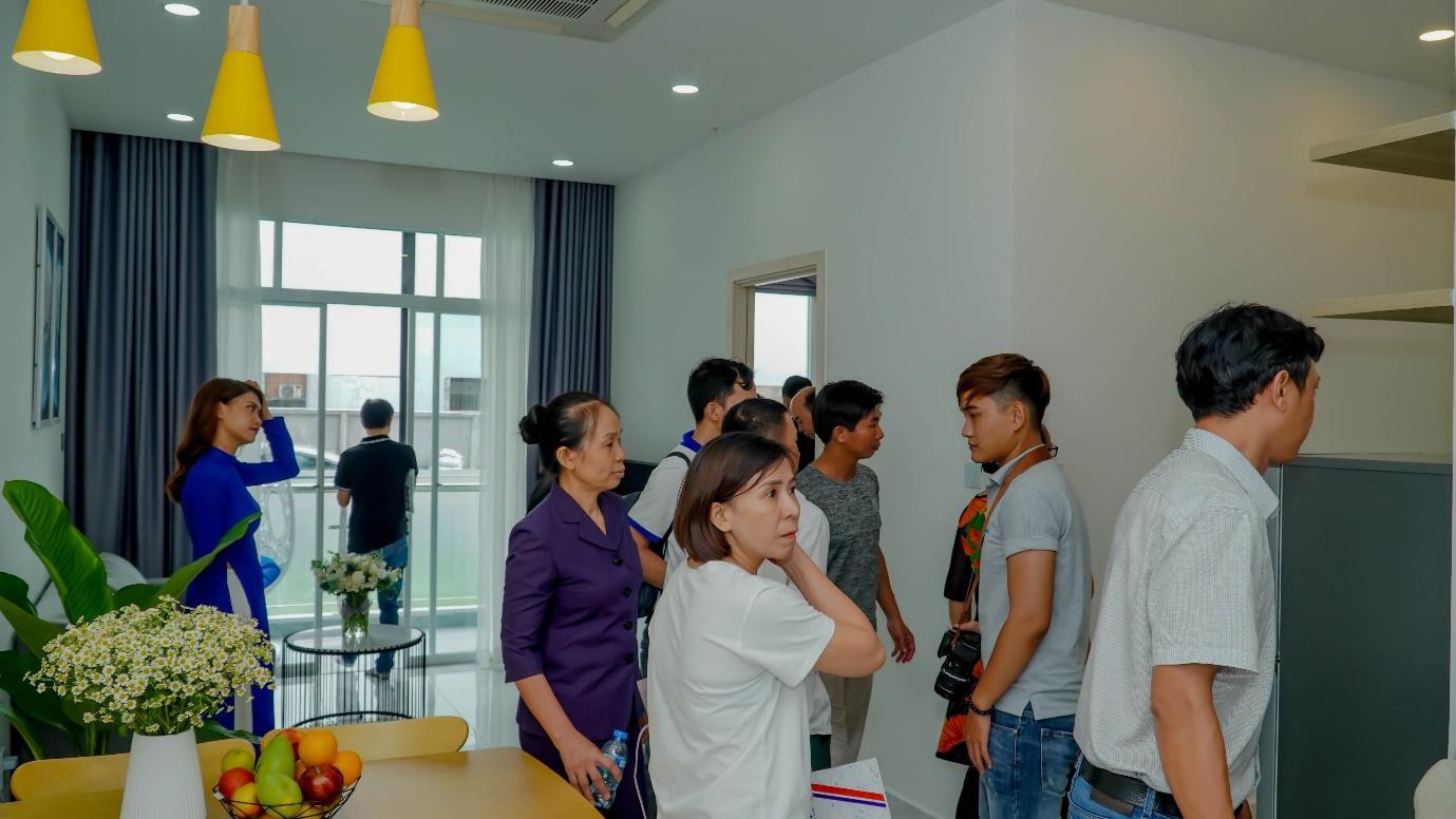 Cận cảnh sức hút lễ khai trương nhà mẫu căn hộ Charm City với Vincom Plaza trong khuôn viên - Ảnh 7.