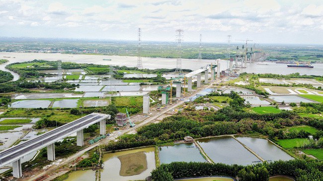 Dự án đường cao tốc Bến Lức - Long Thành có tổng chiều dài toàn tuyến 57,1 km, đi qua địa phận Tp.HCM, tỉnh Long An và Đồng Nai.