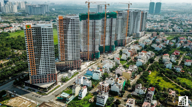 Theo Bộ Xây dựng, quý 1/2020 so với thời điểm cuối năm 2019, tổng dư nợ toàn ngành tăng 160,1 nghìn tỷ đồng, tuy nhiên dư nợ tín dụng về bất động sản chỉ tăng 4,596 nghìn tỷ đồng, tốc độ tăng của dư nợ tín dụng là 0,88% giảm 3,48% so với cuối năm 2019.