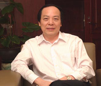 "Với mức thuế mới là 1%, số lượng vàng nhập khẩu mỗi năm đến năm, bảy chục tấn thì lượng tiền thuế không phải là nhỏ. Lợi nhuận cao sẽ khuyến khích nhập lậu vàng quay trở lại."