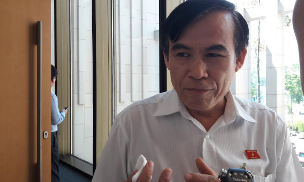 Uỷ viên Thường trực Uỷ ban Kinh tế của Quốc hội, đại biểu Phùng Văn Hùng.