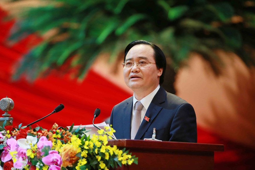 Đồng chí Phùng Xuân Nhạ, Ủy viên Trung ương Đảng, Bộ trưởng Bộ Giáo dục và Đào tạo tham luận về vấn đề 