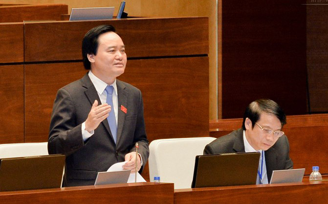 <span style="font-family: 'Times New Roman'; font-size: 15px;">Bộ trưởng Bộ Giáo dục và đào tạo Phùng Xuân Nhạ lần đầu tiên trả lời chất vấn trước Quốc hội.</span>