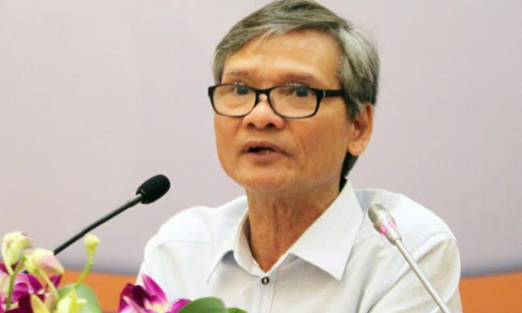 Phó chủ tịch Uỷ ban Giám sát tài chính Quốc gia Trương Văn Phước trình bày tham luận tại diễn đàn.