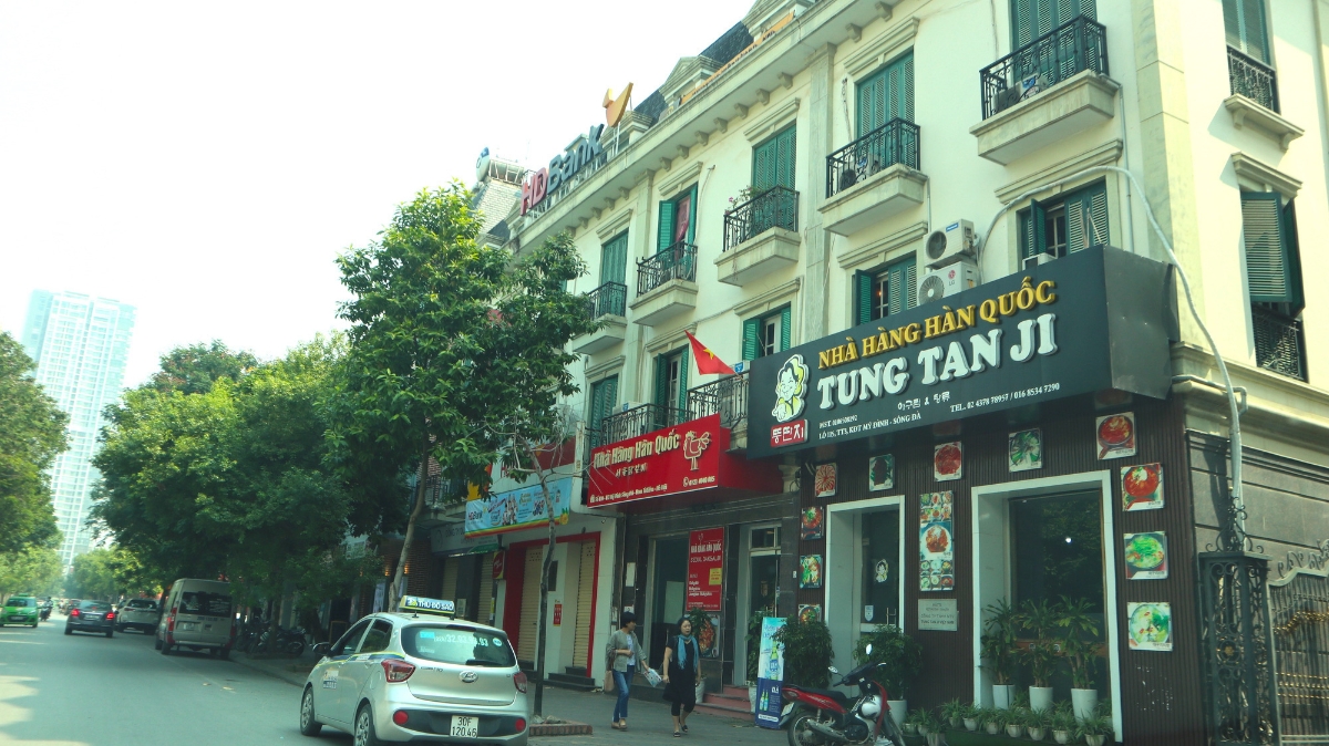 Khu vực Mỹ Đình thu hút rất đông người ngoại quốc đến sinh sống, làm việc.