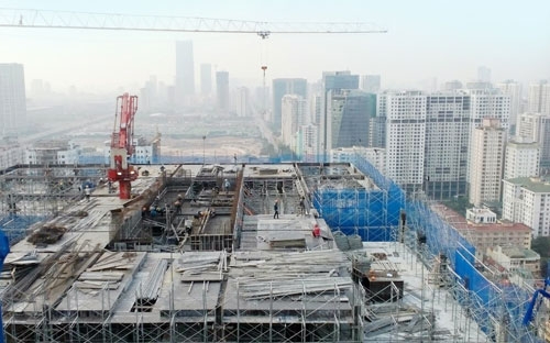 Tòa tháp B dự án&nbsp; Imperia Garden đang hoàn thiện khâu cuối cùng để cất nóc.