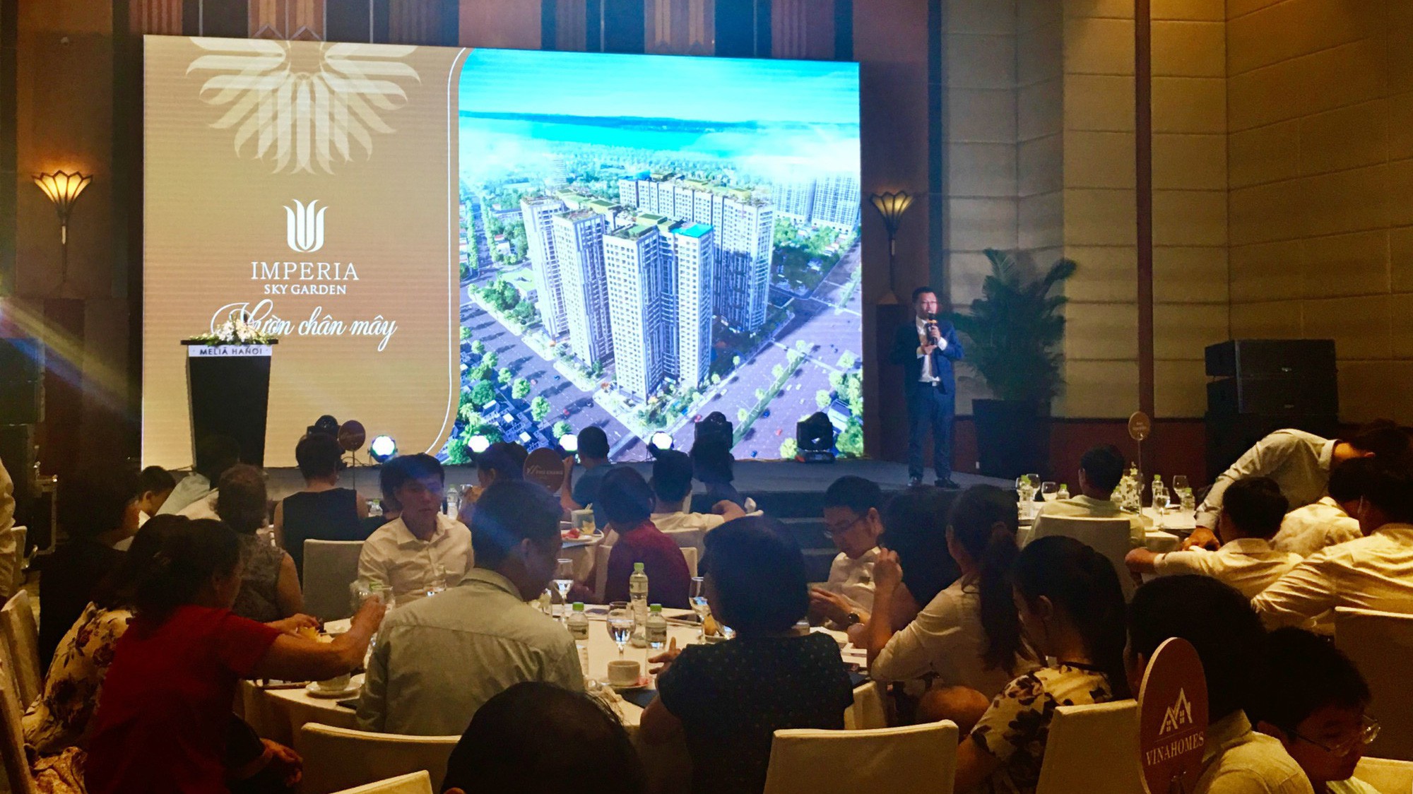 Imperia Sky Garden vẫn hút khách hàng đặt mua căn hộ dù đang trong tháng Ngâu.