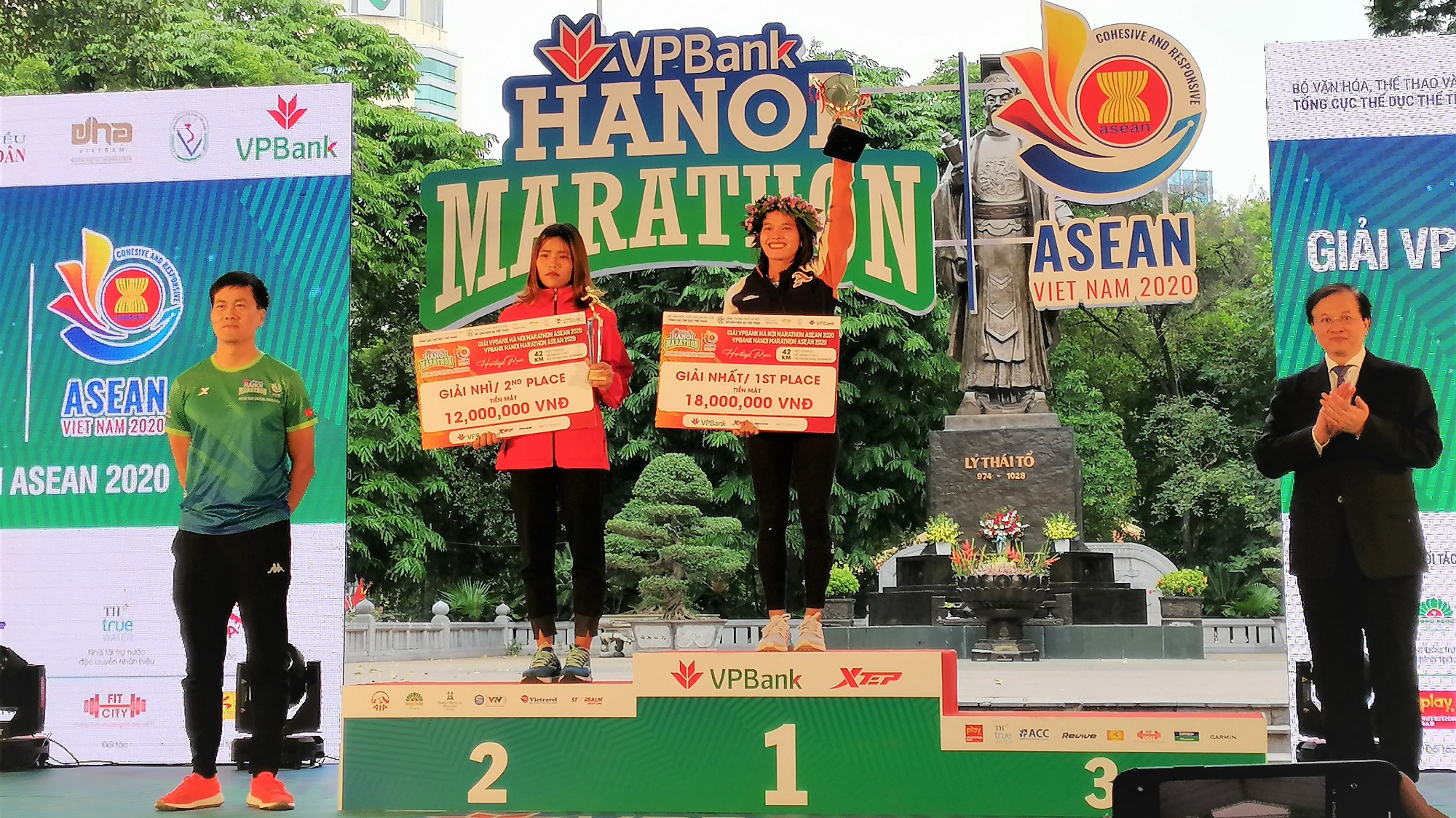 Các vận động viên nữ thành tích cao tại cự ly 42km.