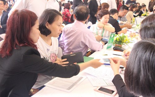 Lễ mở bán tòa CT1 đã nhận được sự quan tâm đông đảo của hàng trăm khách hàng.