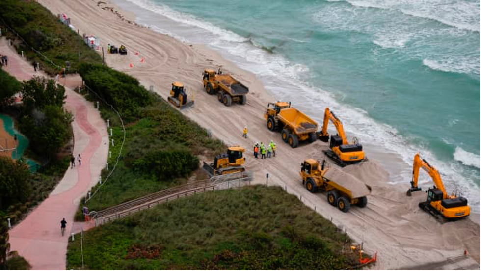 Khai thác tại bãi biển Miami, bang Florida, Mỹ - Ảnh: AFP/Getty Images