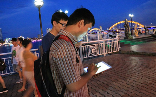 UBND thành phố Đà Nẵng cũng đề nghị Công an thành phố và Sở Giao thông 
Vận tải tăng cường công tác giám sát người tham gia giao thông chơi trò 
chơi Pokemon Go trong lúc điều khiển phương tiện giao thông.