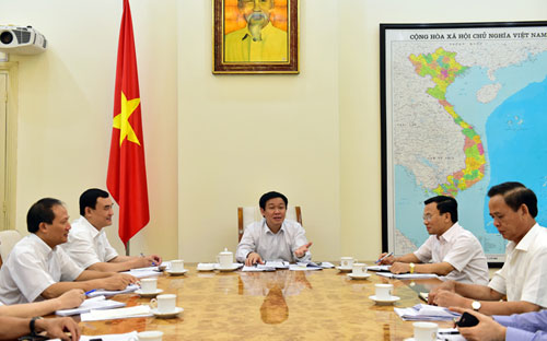 Phó thủ tướng Vương Đình Huệ chủ trì cuộc họp với các bộ, ngành về dự thảo nghị định tín dụng đầu tư của Nhà nước ngày 3/6.<br>