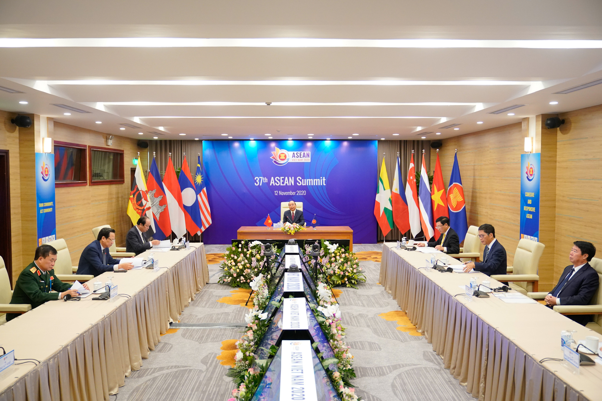 Phiên toàn thể Hội nghị Cấp cao ASEAN 37 - Ảnh: VGP