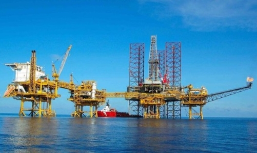 Giá dầu giảm một nửa, Petro Vietnam hụt thu lớn