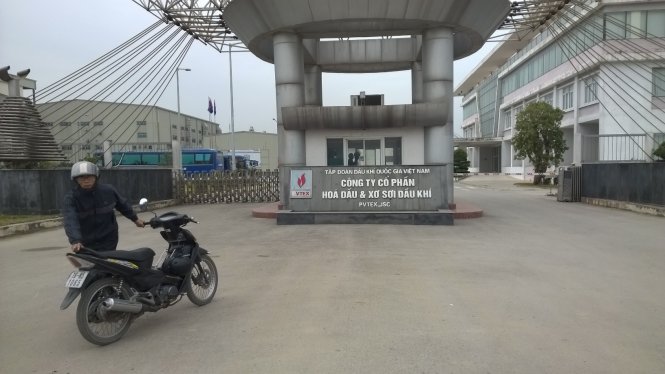 Nhà máy đã "đắp chiếu" được gần 2 năm.