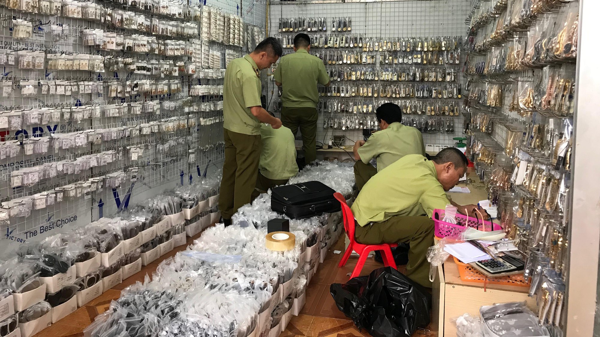 Giá trị lô hàng hoá thu giữ trong ngày 4/7 khoảng 1 tỷ đồng