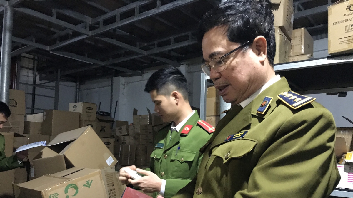 Quản lý thị trường bắt giữ 4 kho hàng sản phẩm y tế nghi giả mạo nguồn gốc xuất xứ
