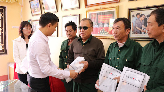Ngoài quà của Nhà nước, Hà Nội cũng sẽ dành ngân sách thành phố tặng quà Tết cho người có công, đối tượng chính sách. Ảnh minh họa. 