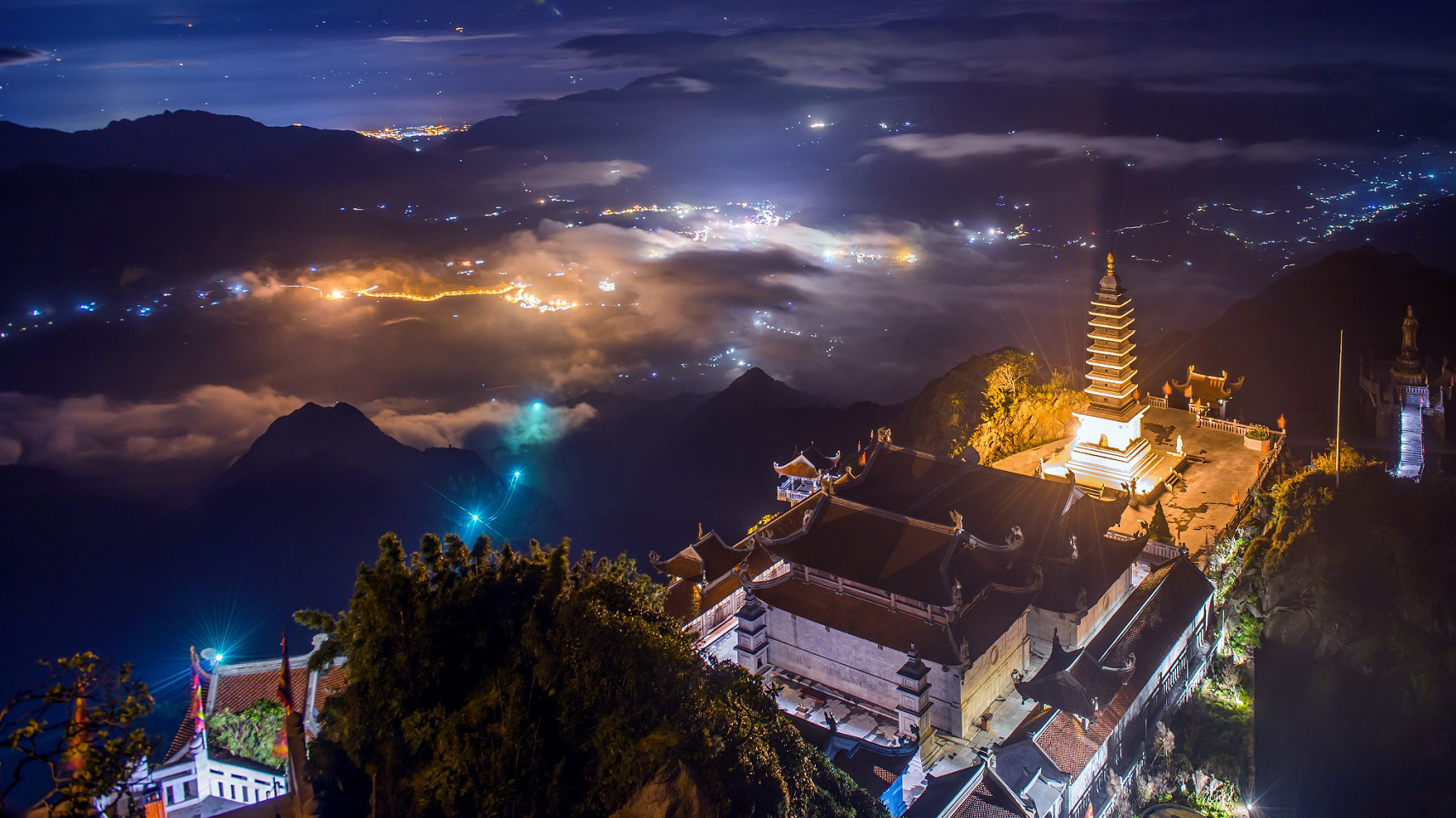Quần thể văn hóa tâm linh trên đỉnh Fansipan.