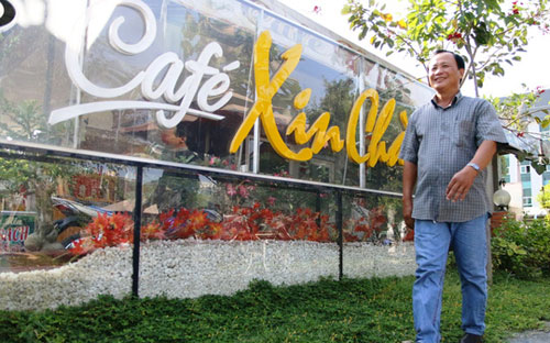 Ông Nguyễn Văn Tấn, chủ quán Xin Chào, đã cảm thấy vui mừng sau khi Thủ tướng Nguyễn Xuân Phúc có ý kiến chỉ đạo về vụ án mà ông là bị can.<br>